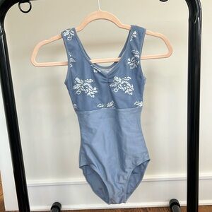 So Dança women’s leotard size S. Lavender with lace and white flowers.